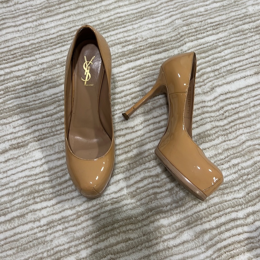 Saint Laurent beige lacquer pumps size 9 | Saint Laurent platform heels YSL